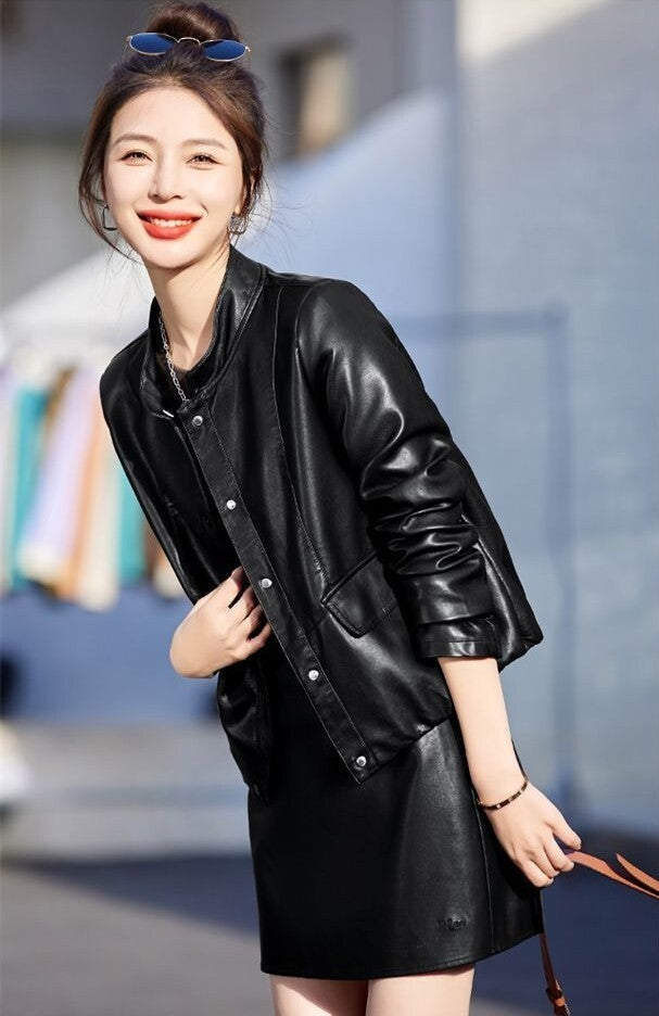 レディース ジャケット 上着 レザージャケット PU ショート丈 ショート ショートレザージャケット PUレザージャケット クロップド クロップドジャケット ショート 長袖 襟なし ノーカラー タイト スリム 細身 ポケット 前開き かわいい 大人可愛い きれいめ シンプル カジュアル おしゃれ かっこいい こなれ感 ラフ 主役級 存在感 抜け感 シック 無地 春 秋 デート お出かけ 女子会 休日 カフェ 重ね着 レイヤード スタイリッシュ スタイルアップ M L XL 2XL オレンジ ブラック