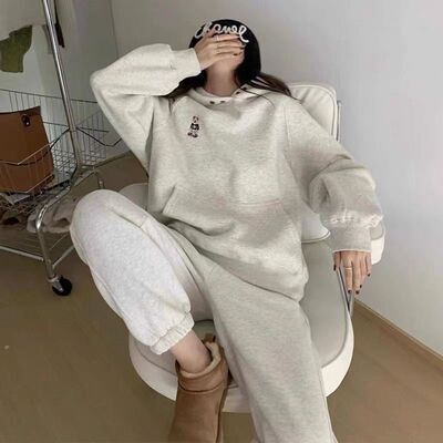 レディース トップス パンツ ボトムス パーカー セットアップ ワイドパンツ ロング 長袖 ドロップショルダー フード ワイド 裾ワイド ポケット ハイウエスト ウエストゴム スウェット 大人可愛い おしゃれ かっこいい こなれ感 ラフ 個性的 主役級 存在感 春 秋 冬 ロングシーズン ママ デート お出かけ お泊まり 旅行 ジム 公園 女子会 韓国 オルチャン 楽ちん 体型カバー 普段使い インスタ映え S M L XL 大きいサイズ ゆったり ゆる グレー