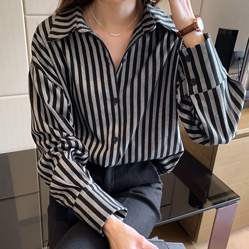 レディース トップス シャツ ブラウス 羽織 前開き 長袖 2way 大人可愛い シンプル カジュアル こなれ感 ラフ ストライプ 春 秋 授業参観 ママ ビジネス OL 通勤 デート お出かけ お泊まり アウトドア キャンプ イベント リゾート 旅行 レストラン ビーチ 公園 女子会 休日 バカンス 高原 ショッピング コンサート ライブ お花見 合コン コンパ カフェ 婚活 フェス ランチ コーデ 楽ちん 普段使い 着回し 清楚 トレンド 流行 定番 お食事会 L XL 2XL グレー カーキ