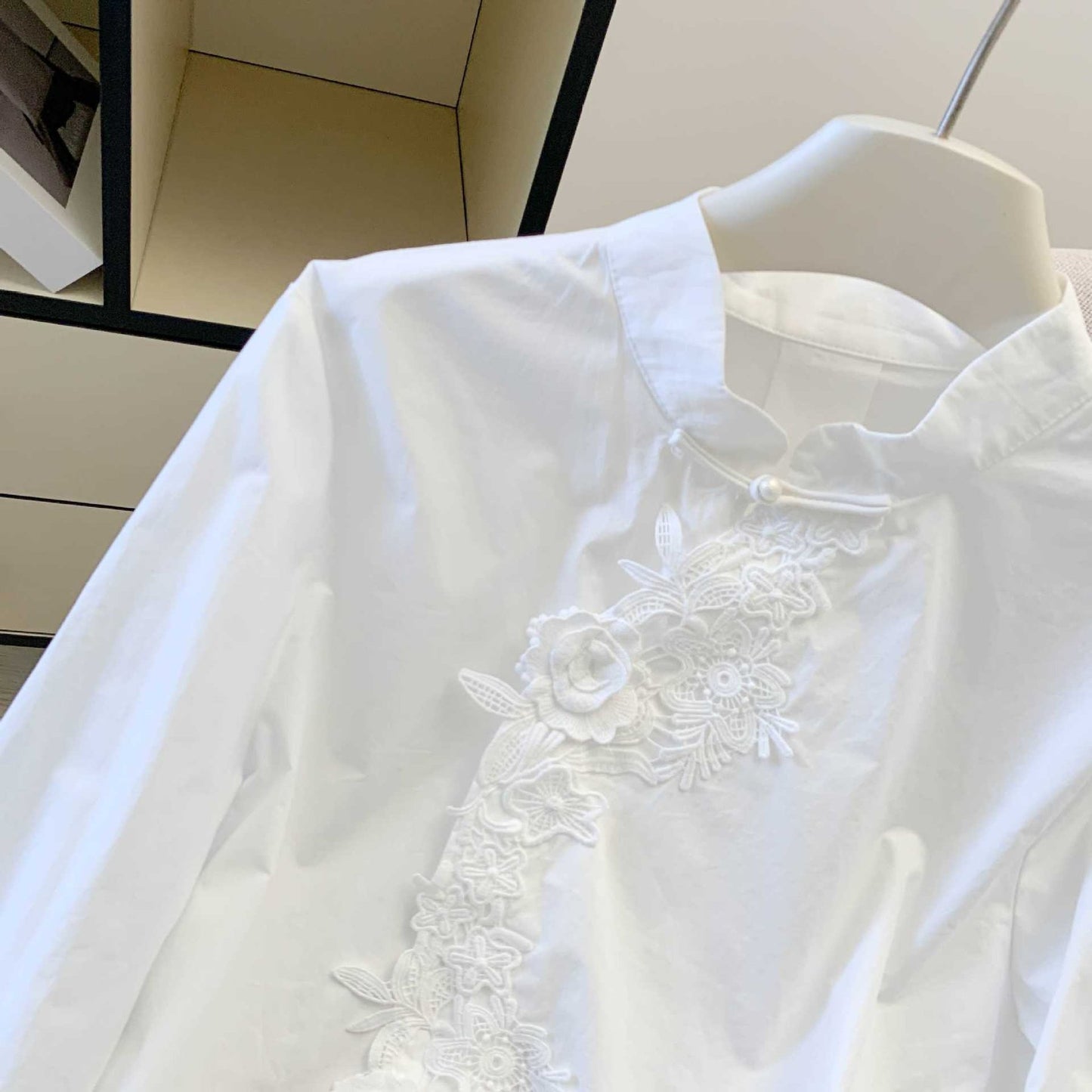 レディース シャツ 長袖 無地 春夏 きれいめ おしゃれ 前開き 春 夏 秋 レース シンプル 刺繍 ハイネック 上品 切り替えデザイン スタンドカラー チャイナ レギュラー ボタン ポリエステル