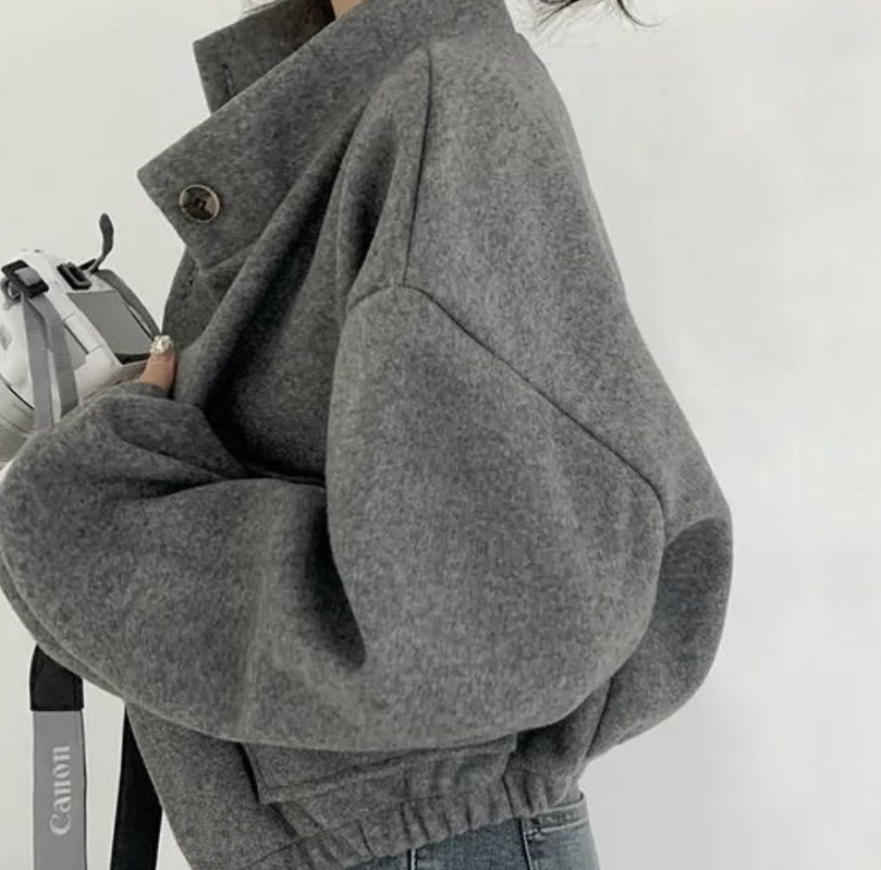 レディース ジャケット アウター 上着 羽織 前開き ショート ミドル丈 長袖 ドロップショルダー スタンドカラー ワイド オーバーサイズ ポケット ボタン アメカジ かわいい 大人可愛い シンプル カジュアル おしゃれ かっこいい こなれ感 ラフ 抜け感 ナチュラル 無地 秋 冬 ママ 通勤 学生 学校 通学 デート お出かけ 旅行 公園 女子会 休日 ショッピング お花見 カフェ 普段使い 着回し M L XL ゆったり ブラック ブラウン グレー ベージュ ベーシックカラー パープル