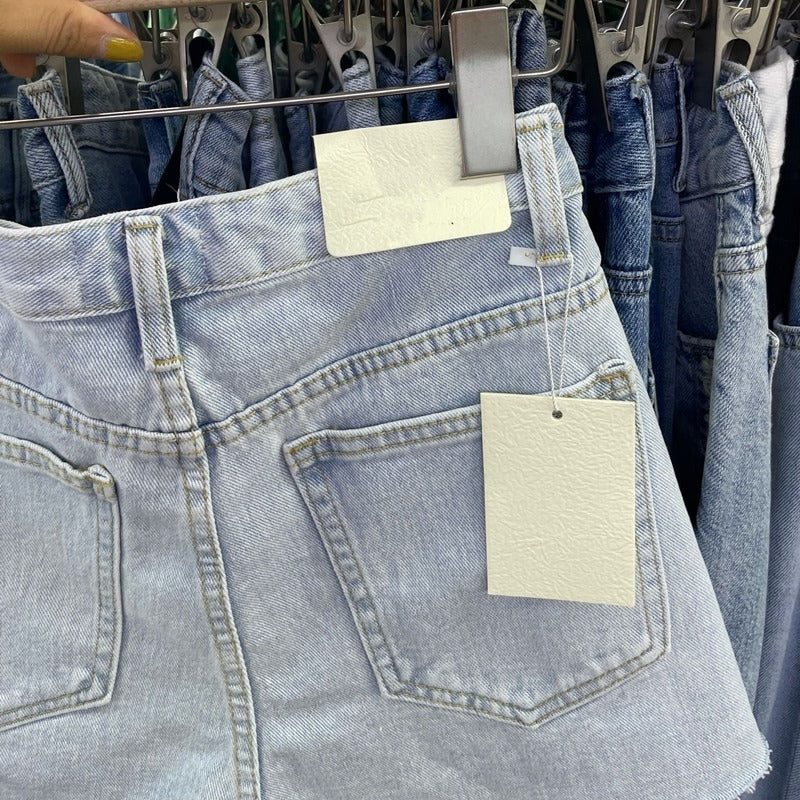 レディース パンツ ボトムス デニム ミニ ショート タイト スリム ファスナー ポケット ボタン ブルーデニム カラーデニム シンプル おしゃれ かっこいい こなれ感 個性的 主役級 存在感 抜け感 ヴィンテージ 都会的 ベーシック 無地 春 夏 ロングシーズン ママ デート お出かけ アウトドア 旅行 女子会 重ね着 韓国 オルチャン 楽ちん 体型カバー 普段使い 着回し モテ トレンド 流行 インスタ映え S M L XL 2XL 3XL 4XL 5XL 大きいサイズ 春カラー