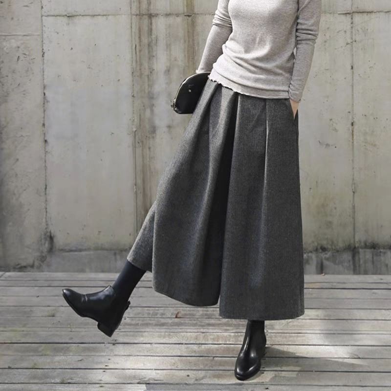 スカンツ レディース パンツ ボトムス ロングパンツ ワイドパンツ 膝下 ミモレ ロング ワイド Aライン 裾ワイド フェミニン タック ポケット ハイウエスト ウエストゴム きれいめ シンプル カジュアル 上品 おしゃれ こなれ感 ベーシック ナチュラル シック 無地 秋 冬 ママ 通勤 学生 学校 通学 デート お出かけ 旅行 公園 女子会 休日 ショッピング カフェ お家時間 コーデ 楽ちん 体型カバー 普段使い 着回し XL 2XL 3XL 4XL 5XL 大きいサイズ 黒 茶色 ダークグレー