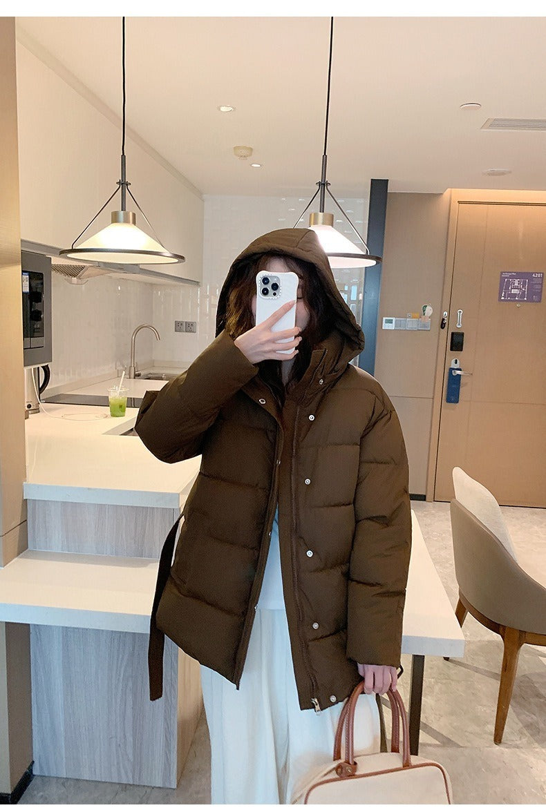 レディース ジャケット コート アウター 上着 中綿ジャケット 長袖 フード 取り外し可能 フェミニン ファスナー ポケット ボタン ウエストベルト 中綿 かわいい 大人可愛い きれいめ シンプル カジュアル 上品 おしゃれ こなれ感 ガーリー エレガント 抜け感 ベーシック 無地 秋 冬 通勤 学生 学校 通学 デート お出かけ お泊まり 女子会 休日 高原 ガーデン ショッピング カフェ 暖かい 防寒 普段使い 着回し 定番 S M L XL ゆったり 黒 ブラック 茶色 ブラウン グレー ベージュ