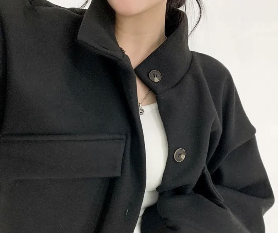 レディース ジャケット アウター 上着 羽織 前開き ショート ミドル丈 長袖 ドロップショルダー スタンドカラー ワイド オーバーサイズ ポケット ボタン アメカジ かわいい 大人可愛い シンプル カジュアル おしゃれ かっこいい こなれ感 ラフ 抜け感 ナチュラル 無地 秋 冬 ママ 通勤 学生 学校 通学 デート お出かけ 旅行 公園 女子会 休日 ショッピング お花見 カフェ 普段使い 着回し M L XL ゆったり ブラック ブラウン グレー ベージュ ベーシックカラー パープル