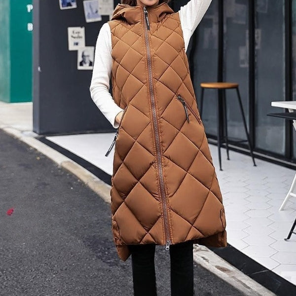 中綿ジレ ダブルジップ レディース トップス ベスト アウター 上着 前開き 膝丈 膝下 袖なし ノースリーブ スタンドカラー フード Iライン ストリート ファスナー ポケット アメカジ 大人可愛い シンプル カジュアル 上品 おしゃれ かっこいい こなれ感 ラフ スポーティー 存在感 抜け感 アクティブ 無地 秋 冬 ママ 学生 通学 お出かけ アウトドア 旅行 公園 休日 ショッピング ライブ カフェ フェス ランチ 重ね着 楽ちん 防寒 体型カバー 普段使い 着回し レイヤード 黒 茶色 緑