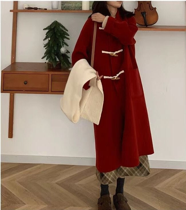 レディース コート アウター 上着 ダッフルコート ロングダッフルコート カジュアル 大人カジュアル ロング 長袖 襟付き ポケット 前開き かわいい 大人可愛い シンプル カジュアル おしゃれ こなれ感 ラフ ガーリー 主役級 存在感 抜け感 ナチュラル 無地 秋 冬 デート お出かけ 旅行 女子会 休日 ショッピング カフェ 重ね着 体型カバー 普段使い 着回し レイヤード スタイリッシュ スタイルアップ S M L ブラック レッド