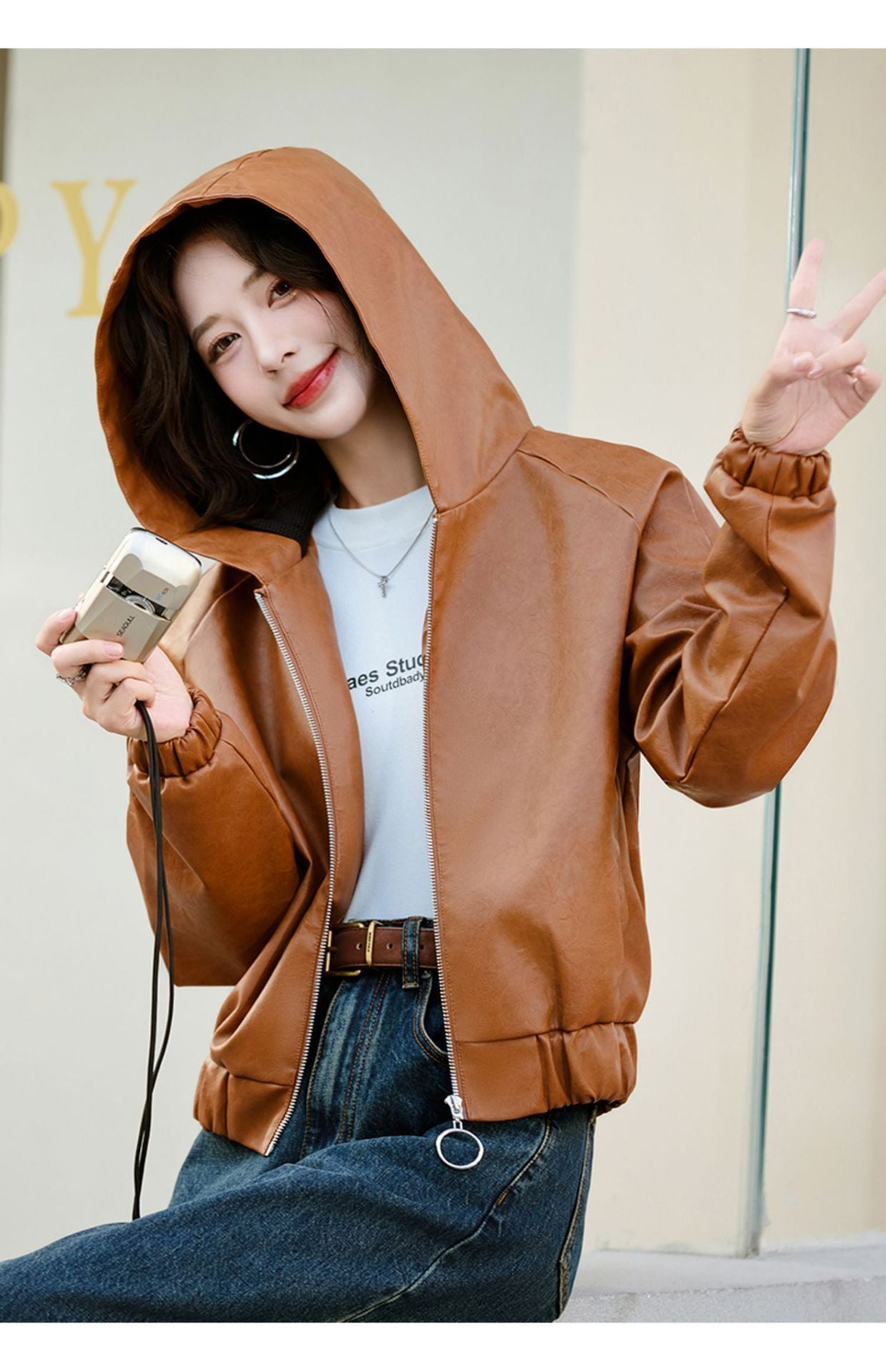レディース トップス ジャケット 羽織 前開き レザージャケット ショート 長袖 フード スリム ストレート Iライン ファスナー ポケット 2way レザー フェイクレザー きれいめ 上品 おしゃれ こなれ感 個性的 クール エレガント 主役級 存在感 無地 春 秋 謝恩会 ロングシーズン ママ 通勤 デート お出かけ パーティー イベント 旅行 女子会 韓国 オルチャン 体型カバー 普段使い レイヤード インスタ映え M L XL 2XL 3XL 4XL 大きいサイズ 黒 ブラック 茶色 ブラウン
