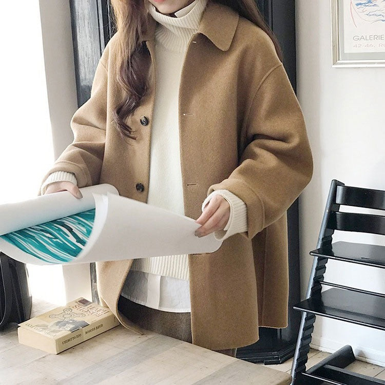 レディース コート ステンカラーコート シンプル ハーフコート 長袖 ドロップショルダー ポケット 前開き かわいい 大人可愛い シンプル カジュアル おしゃれ こなれ感 ラフ 主役級 存在感 抜け感 ベーシック ナチュラル 無地 秋 冬 デート お出かけ 旅行 女子会 休日 ショッピング カフェ 重ね着 暖かい 防寒 体型カバー 脚長 普段使い 着回し レイヤード スタイルアップ スタイリッシュ S M L XL ゆったり ゆる キャメル ブラック アプリコット