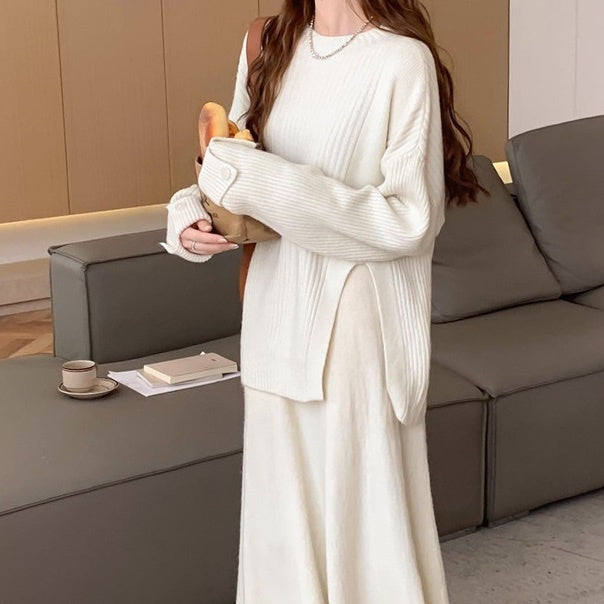 レディース スカート トップス ニット セットアップ 2点セット 上下セット マキシ 長袖 ラウンドネック ストレート フェミニン スリット サイドスリット ハイウエスト リブニット ボタン かわいい 大人可愛い きれいめ シンプル 上品 おしゃれ ガーリー エレガント ラブリー キュート ロマンティック ナチュラル 無地 秋 冬 デート お出かけ 旅行 レストラン 女子会 休日 暖かい 防寒 普段使い 着回し 清楚 トレンド 流行 フリーサイズ ワンサイズ 茶色 ブラウン グレー オフホワイト 水色