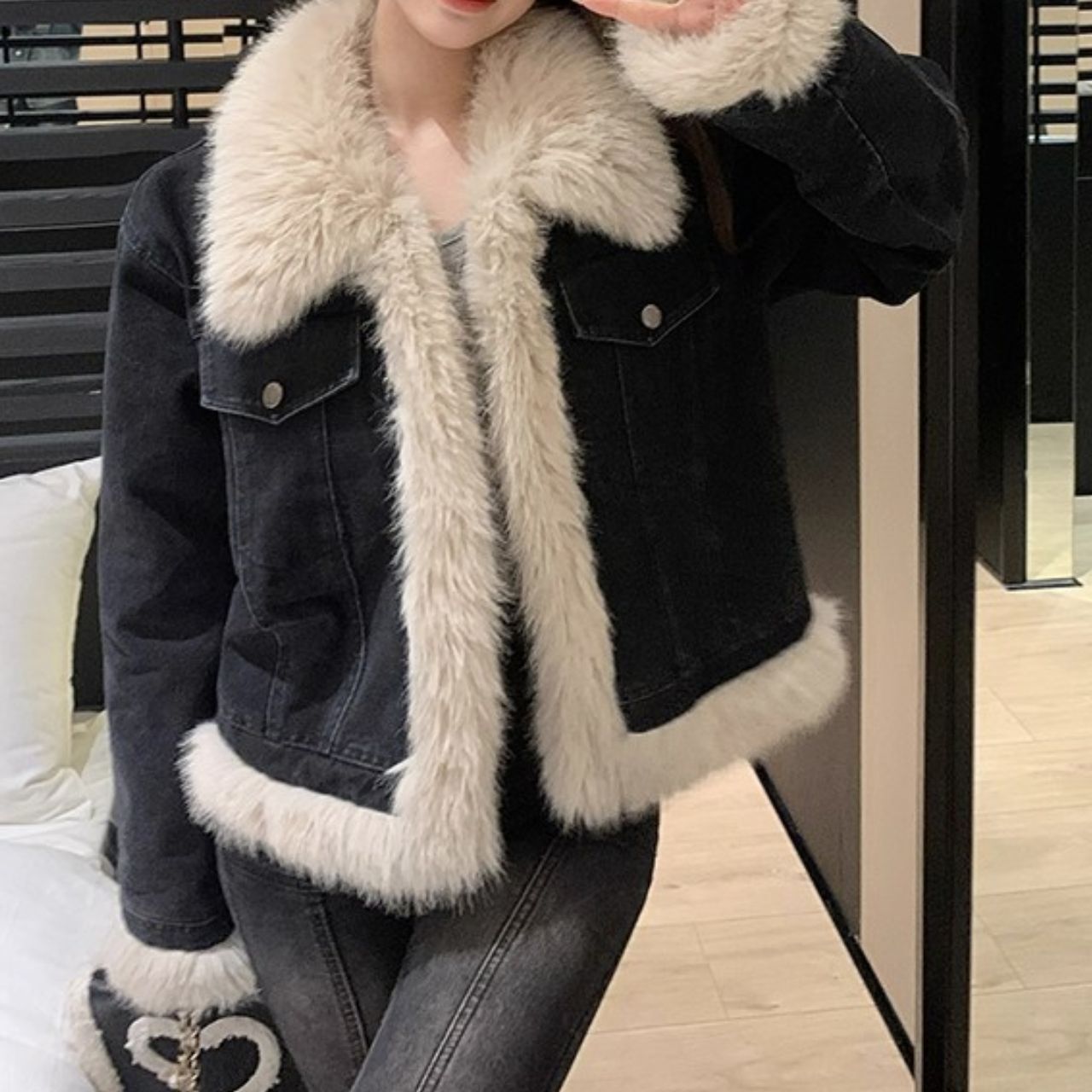 レディース コート ムートンコート フェミニン 大人可愛い きれいめ カジュアル おしゃれ かっこいい レトロ こなれ感 エレガント とろみ感 抜け感 キュート 都会的 ラグジュアリー 春 秋 オフィス OL 通勤 学生 通学 デート お出かけ 旅行 レストラン 公園 女子会 休日 ホテル ショッピング カフェ ランチ 重ね着 韓国 オルチャン コーデ 楽ちん 暖かい 防寒 プチプラ 普段使い 着回し モテ トレンド 流行 インスタ映え 定番 S M L XL 黒 ブラック 茶色 ブラウン 大人カラー