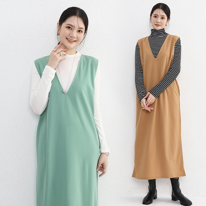 レディース スカート ボトムス ジャンパースカート 膝下 ロング マキシ 袖なし ノースリーブ Vネック Iライン フェミニン スリット かわいい 大人可愛い きれいめ シンプル カジュアル 上品 おしゃれ こなれ感 エレガント 抜け感 ベーシック 無地 秋 冬 授業参観 ミーティング ママ 通勤 学生 学校 通学 デート お出かけ 旅行 女子会 休日 ショッピング カフェ ランチ 重ね着 コーデ 楽ちん 体型カバー 普段使い 着回し レイヤード 定番 M L ゆったり 黒 茶色 カーキ ワインレッド 緑