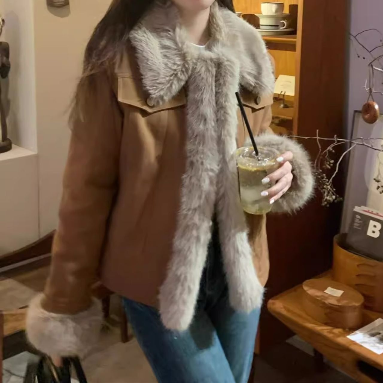 レディース コート ムートンコート フェミニン 大人可愛い きれいめ カジュアル おしゃれ かっこいい レトロ こなれ感 エレガント とろみ感 抜け感 キュート 都会的 ラグジュアリー 春 秋 オフィス OL 通勤 学生 通学 デート お出かけ 旅行 レストラン 公園 女子会 休日 ホテル ショッピング カフェ ランチ 重ね着 韓国 オルチャン コーデ 楽ちん 暖かい 防寒 プチプラ 普段使い 着回し モテ トレンド 流行 インスタ映え 定番 S M L XL 黒 ブラック 茶色 ブラウン 大人カラー