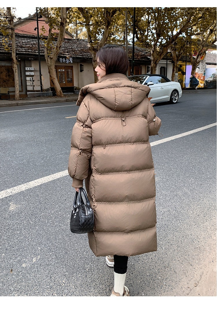 保温裏地付き レディース コート アウター 上着 ダウン 羽織 前開き ダウンコート 膝下 長袖 ドロップショルダー フード ファスナー ポケット ボタン 大人可愛い きれいめ シンプル カジュアル 上品 おしゃれ こなれ感 ガーリー 抜け感 ベーシック 無地 秋 冬 通勤 学生 学校 通学 デート お出かけ お泊まり 女子会 休日 高原 ガーデン ショッピング 暖かい 防寒 普段使い 着回し 定番 XL 2XL 3XL 4XL 5XL 6XL 大きいサイズ ゆったり 黒 ブラック 茶色 ブラウン