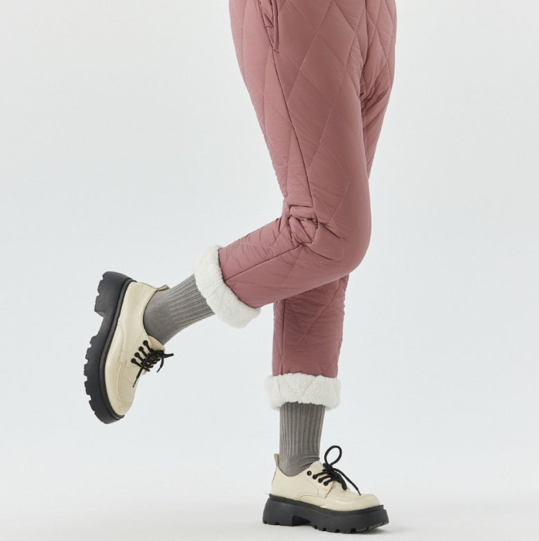 レディース パンツ ボトムス テーパードパンツ ロングパンツ アンクル丈 クロップド丈 ストリート ウエストゴム アメカジ フリース 厚手 裏起毛 綿 コットン おしゃれ かっこいい レトロ ベーシック アメリカン カントリー アクティブ ナチュラル ワイルド チェック 菱形 秋 冬 アウトドア キャンプ 旅行 楽ちん 暖かい 防寒 体型カバー 美脚 脚長 トレンド 流行 定番 M L XL 2XL 3XL 4XL 小さいサイズ 大きいサイズ ビッグ ゆったり ゆる 黒 ブラック グレー ベージュ ピンク