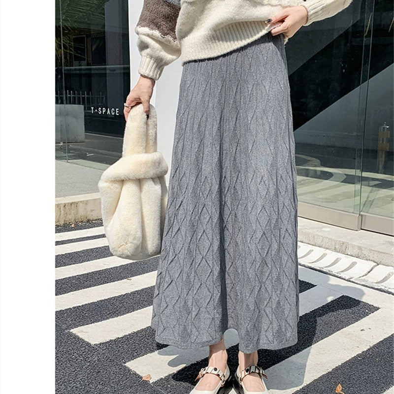 レディース スカート ニットスカート ロングスカート ミモレ ロング Aライン フェミニン ハイウエスト ニット ケーブルニット かわいい 大人可愛い きれいめ シンプル カジュアル 上品 おしゃれ レトロ こなれ感 ガーリー 抜け感 ベーシック ナチュラル ケーブル柄 春 秋 ママ 通勤 学生 学校 通学 デート お出かけ お泊まり 女子会 休日 高原 ガーデン ショッピング カフェ 普段使い 着回し 清楚 定番 ゆったり フリーサイズ 黒 ブラック グレー オフホワイト カーキ