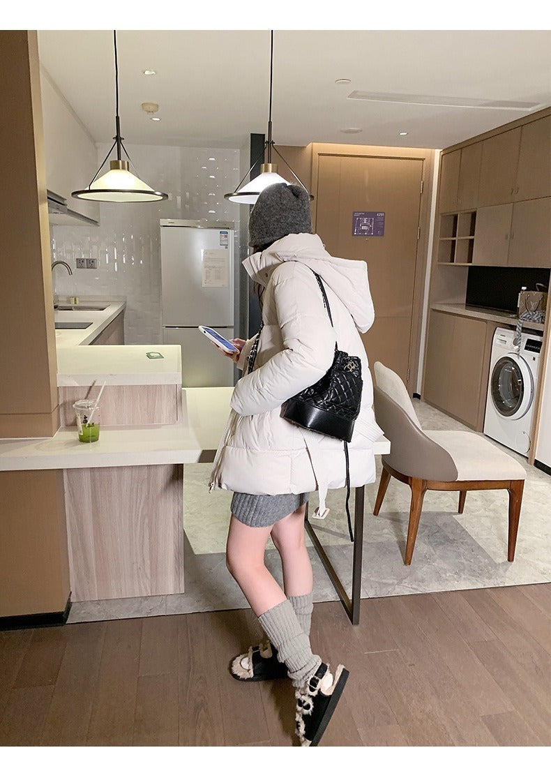 レディース ジャケット コート アウター 上着 中綿ジャケット 長袖 フード 取り外し可能 フェミニン ファスナー ポケット ボタン ウエストベルト 中綿 かわいい 大人可愛い きれいめ シンプル カジュアル 上品 おしゃれ こなれ感 ガーリー エレガント 抜け感 ベーシック 無地 秋 冬 通勤 学生 学校 通学 デート お出かけ お泊まり 女子会 休日 高原 ガーデン ショッピング カフェ 暖かい 防寒 普段使い 着回し 定番 S M L XL ゆったり 黒 ブラック 茶色 ブラウン グレー ベージュ