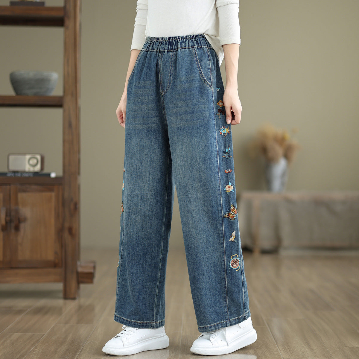 レディース パンツ ボトムス デニム Gパン ストレートパンツ ワイドパンツ デニムパンツ 刺繍 ポケット ウエストゴム アメカジ かわいい 大人可愛い シンプル カジュアル 上品 おしゃれ レトロ こなれ感 ラフ キュート ベーシック ナチュラル 無地 春 夏 秋 冬 オールシーズン シーズンレス ママ 学生 学校 通学 デート お出かけ アウトドア 旅行 公園 女子会 休日 高原 ガーデン ショッピング お花見 カフェ ランチ お家時間 楽ちん 体型カバー 普段使い 着回し M L XL ブルー