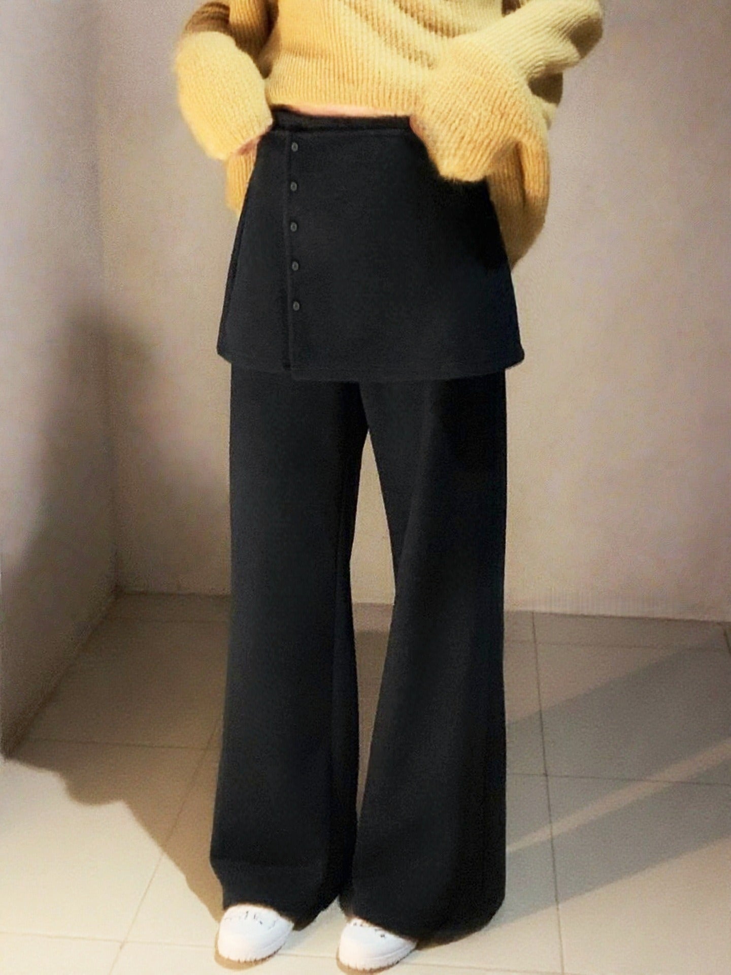 2点セット レディース パンツ ボトムス セットアップ フレア ロングパンツ 丈長 フルレングス ワイド 裾ワイド ウエストゴム 大人可愛い きれいめ シンプル カジュアル おしゃれ かっこいい メンズライク ルーズ 個性的 クール モード系 存在感 ワイルド 無地 春 秋 冬 ママ 通勤 学生 学校 通学 デート お出かけ お泊まり アウトドア キャンプ イベント 旅行 公園 女子会 休日 ショッピング ライブ お花見 カフェ 重ね着 体型カバー 美脚 脚長 トレンド M L XL 黒 ダークグレー