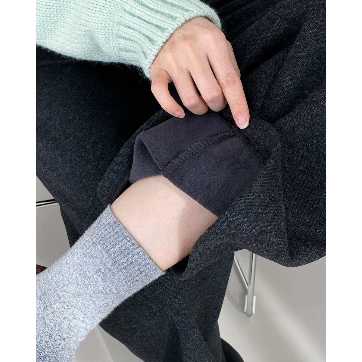 スカートレイヤード レディース パンツ ボトムス ロングパンツ ワイドパンツ フレア 切り替え ドッキング ハイウエスト 裏起毛 きれいめ シンプル カジュアル おしゃれ こなれ感 ラフ 抜け感 無地 秋 冬 ママ デート お出かけ アウトドア イベント 旅行 女子会 休日 ショッピング ライブ カフェ モノトーン 防寒 体型カバー 脚長 普段使い 着回し S M L 黒 ブラック ダークグレー グレー ベーシックカラー 大人カラー