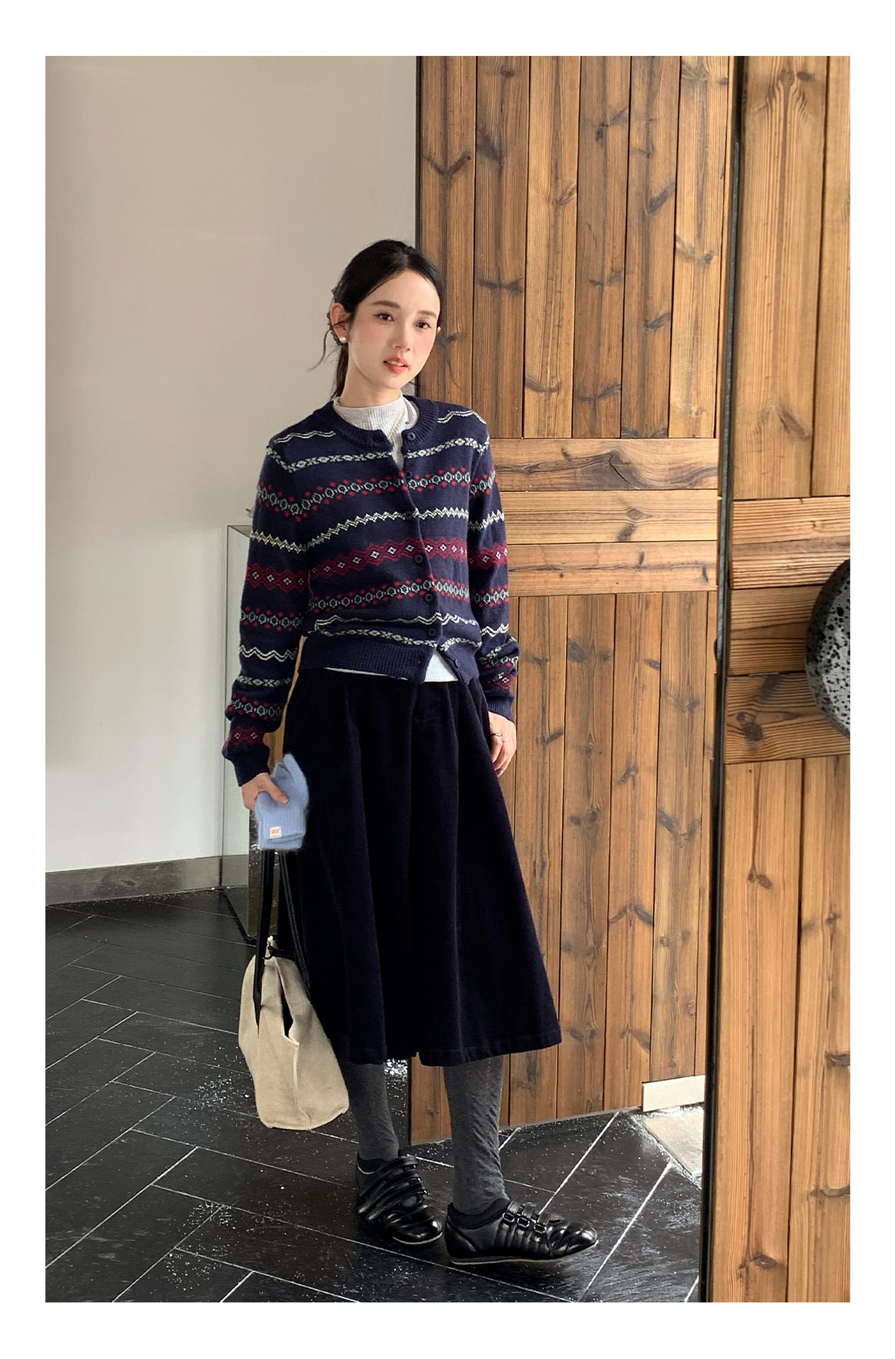 レディース スカート ボトムス タックスカート フレアスカート 膝下 ミモレ フレア Aライン フェミニン タック ポケット ハイウエスト 前開き ボタン かわいい 大人可愛い きれいめ シンプル カジュアル 上品 おしゃれ レトロ こなれ感 抜け感 ベーシック ナチュラル 無地 秋 冬 ママ 学生 学校 通学 デート お出かけ イベント 旅行 公園 女子会 休日 ガーデン ショッピング ライブ コンパ カフェ 体型カバー 普段使い 着回し 定番 S M L カーキ ネイビー ベーシックカラー 秋カラー