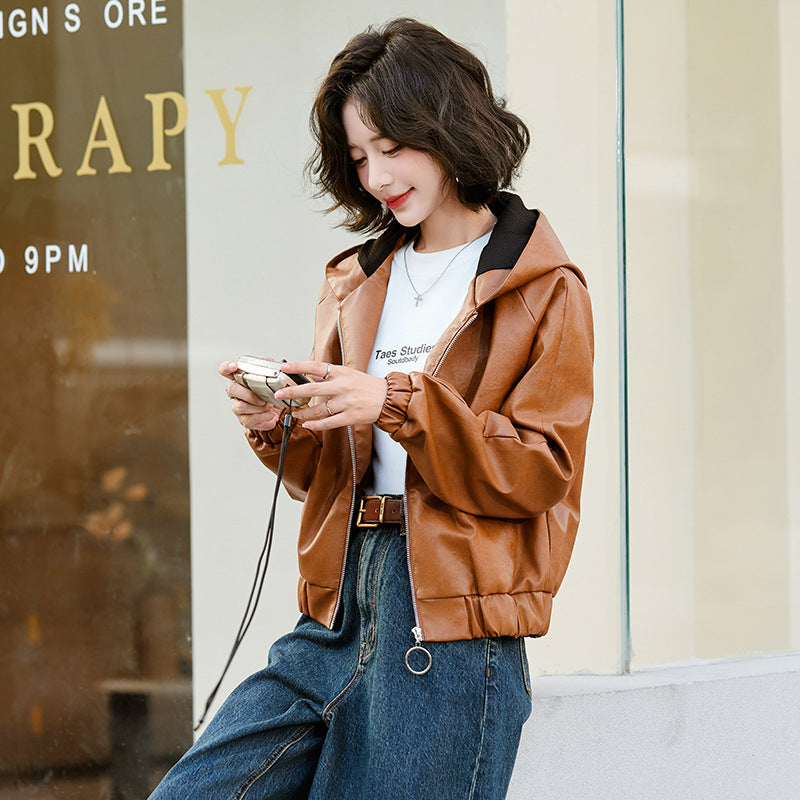 レディース トップス ジャケット 羽織 前開き レザージャケット ショート 長袖 フード スリム ストレート Iライン ファスナー ポケット 2way レザー フェイクレザー きれいめ 上品 おしゃれ こなれ感 個性的 クール エレガント 主役級 存在感 無地 春 秋 謝恩会 ロングシーズン ママ 通勤 デート お出かけ パーティー イベント 旅行 女子会 韓国 オルチャン 体型カバー 普段使い レイヤード インスタ映え M L XL 2XL 3XL 4XL 大きいサイズ 黒 ブラック 茶色 ブラウン