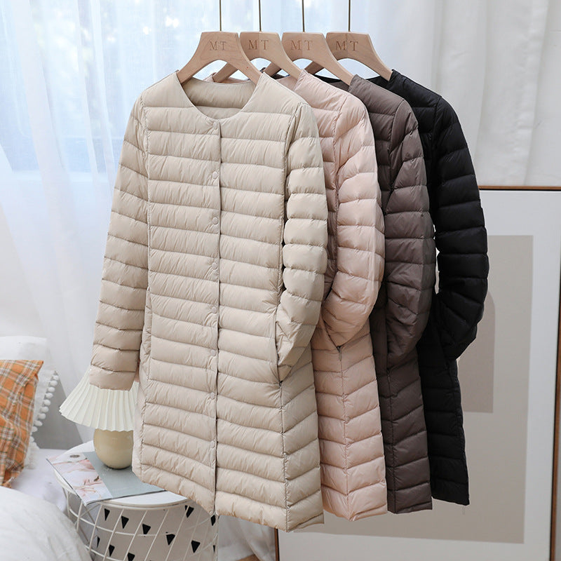 レディース トップス ジャケット コート アウター 上着 丈長 長袖 前開き かわいい 大人可愛い きれいめ シンプル 上品 おしゃれ 秋 冬 通勤 お出かけ 旅行 女子会 休日 カフェ 重ね着 コーデ 暖かい 防寒 普段使い 着回し モテ 定番 M L XL 2XL 3XL ブラック 茶色 ベージュ ピンク ポケット カジュアル スポーティー 着る毛布 ダウン ダウンジャケット 長袖 襟なし 細身 前開き かっこいい 謝恩会 二次会 発表会 通勤 旅行 ライブ 合コン 婚活 フェス 重ね着 韓国