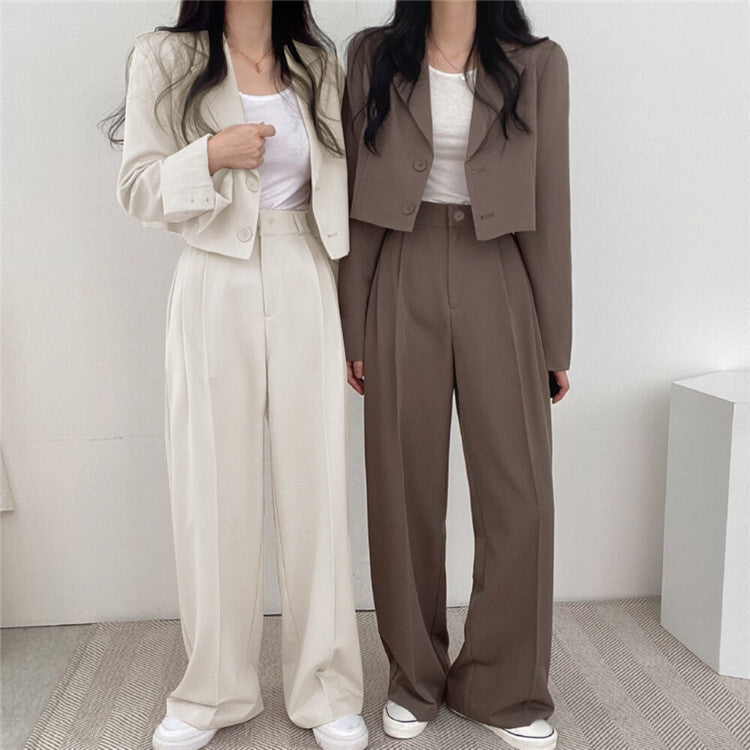 レディース トップス ジャケット パンツ ボトムス コート 上着 羽織 前開き ショート 長袖 襟付き ストレート Iライン ポケット ハイウエスト 大人可愛い きれいめ シンプル 上品 おしゃれ こなれ感 個性的 エレガント 主役級 存在感 都会的 無地 春 秋 冬 ロングシーズン ママ 通勤 デート お出かけ 女子会 韓国 オルチャン 暖かい 防寒 体型カバー 普段使い 着回し モテ 流行 インスタ映え S M L XL 2XL 3XL ゆったり ゆる 白 ホワイト 黒 ブラック