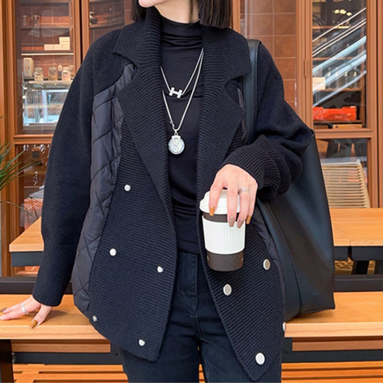 レディース ジャケット ブルゾン アウター 上着 キルティングコート 襟付き 切り替え フェミニン 大人可愛い シンプル カジュアル おしゃれ レトロ こなれ感 ラフ クール エレガント かっちり 都会的 ラグジュアリー ベーシック 秋 冬 通勤 通学 お出かけ 旅行 公園 休日 ショッピング 重ね着 韓国 オルチャン コーデ 楽ちん 暖かい 防寒 プチプラ 普段使い 着回し モテ トレンド 流行 インスタ映え 定番 ワンサイズ ブラック グレー オフホワイト