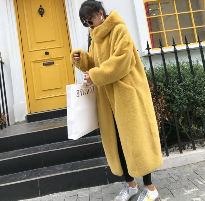レディース コート アウター 上着 ファー ロングコート 膝下 ミモレ ロング 長袖 ハイネック 襟なし Iライン ふわふわ ポケット 前開き ボタン 大人可愛い きれいめ シンプル カジュアル 上品 エレガント 主役級 無地 秋 冬 通勤 デート お出かけ パーティー イベント 女子会 休日 ショッピング カフェ 暖かい 防寒 普段使い XS S M L XL 2XL 小さいサイズ 大きいサイズ 黒 ブラック グレー 黄色 イエロー ベージュ ピンク ブルー 深緑 緑 グリーン キャメル