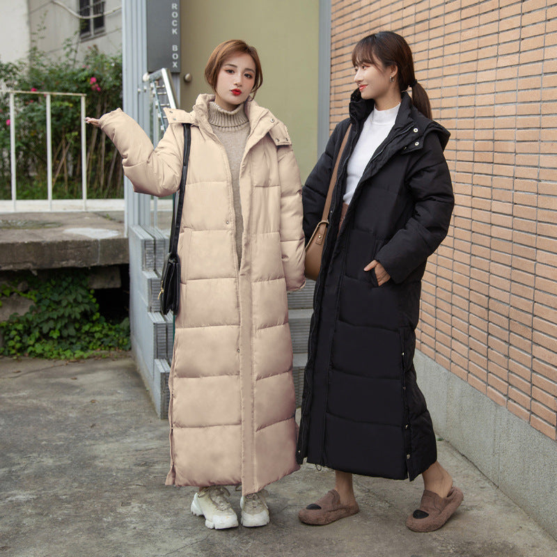 レディース コート アウター 上着 ロングコート ダウンコート ロング 長袖 ハイネック フード ストレート Iライン スリット サイドスリット ファスナー ポケット 前開き 大人可愛い シンプル カジュアル おしゃれ こなれ感 個性的 主役級 存在感 都会的 無地 秋 冬 ロングシーズン ママ 通勤 通学 デート お出かけ 旅行 韓国 オルチャン 暖かい 防寒 普段使い 着回し トレンド インスタ映え M L XL 2XL 3XL 大きいサイズ 黒 ブラック