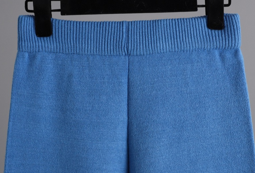 レディース トップス パンツ セットアップ 2点セット 上下セット 長袖 ハイネック 襟なし オーバーサイズ  フェミニン ポケット リブ 切り替えデザイン かわいい 大人可愛い きれいめ シンプル カジュアル 上品 おしゃれ こなれ感 ラフ 主役級 存在感 抜け感 都会的 ナチュラル 無地 秋 冬 デート お出かけ イベント リゾート 旅行 女子会 休日 韓国 オルチャン 体型カバー 普段使い 着回し 大きいサイズ フリーサイズ 黒 ブラック グレー オフホワイト カーキ ピンク ブルー