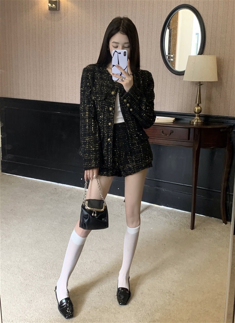 レディース ジャケット パンツ ボトムス セットアップ ショートパンツ ショート 長袖 ラウンドネック 襟なし タイト スリム 細身 フリル ポケット ハイウエスト 前開き ボタン 大人可愛い きれいめ おしゃれ こなれ感 個性的 クール モード系 抜け感 都会的 無地 春 秋 冬 ロングシーズン ママ デート お出かけ 旅行 女子会 合コン 韓国 オルチャン 美脚 脚長 普段使い 着回し モテ 清楚 トレンド インスタ映え S M L 黒 ブラック