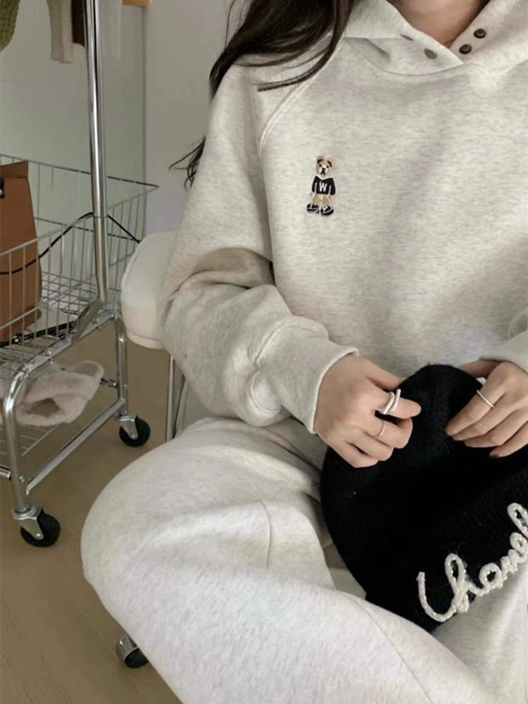 レディース トップス パンツ ボトムス パーカー セットアップ ワイドパンツ ロング 長袖 ドロップショルダー フード ワイド 裾ワイド ポケット ハイウエスト ウエストゴム スウェット 大人可愛い おしゃれ かっこいい こなれ感 ラフ 個性的 主役級 存在感 春 秋 冬 ロングシーズン ママ デート お出かけ お泊まり 旅行 ジム 公園 女子会 韓国 オルチャン 楽ちん 体型カバー 普段使い インスタ映え S M L XL 大きいサイズ ゆったり ゆる グレー