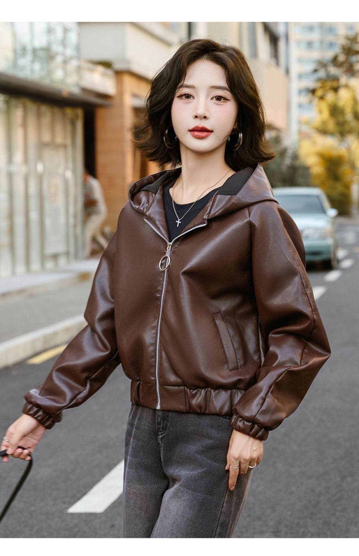 レディース トップス ジャケット 羽織 前開き レザージャケット ショート 長袖 フード スリム ストレート Iライン ファスナー ポケット 2way レザー フェイクレザー きれいめ 上品 おしゃれ こなれ感 個性的 クール エレガント 主役級 存在感 無地 春 秋 謝恩会 ロングシーズン ママ 通勤 デート お出かけ パーティー イベント 旅行 女子会 韓国 オルチャン 体型カバー 普段使い レイヤード インスタ映え M L XL 2XL 3XL 4XL 大きいサイズ 黒 ブラック 茶色 ブラウン
