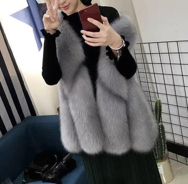 レディース ベスト 羽織 前開き 丈長 ミドル丈 袖なし ノースリーブ Vネック Iライン フェイクファー 大人可愛い きれいめ シンプル 上品 おしゃれ こなれ感 エレガント 主役級 存在感 都会的 ナチュラル 無地 秋 冬 ママ 通勤 学生 学校 通学 デート お出かけ パーティー イベント 旅行 レストラン 女子会 休日 ホテル ショッピング カフェ モノトーン 普段使い 着回し S M L XL 2XL 大きいサイズ ホワイト グレー ベーシックカラー 大人カラー