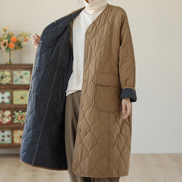 レディース コート アウター 上着 羽織 前開き ミディアム キルティングコート ロング ミドル丈 長袖 Vネック 襟なし ノーカラー ストレート ポケット ボタン キルティング 綿 コットン シンプル カジュアル おしゃれ レトロ こなれ感 ラフ ルーズ 抜け感 ナチュラル 無地 秋 冬 ママ 10代 20代 30代 40代 通勤 通学 お出かけ アウトドア キャンプ 旅行 ショッピング コーデ 楽ちん 暖かい 体型カバー 普段使い トレンド 流行 M L XL 2XL 黒 ブラック カーキ グリーン