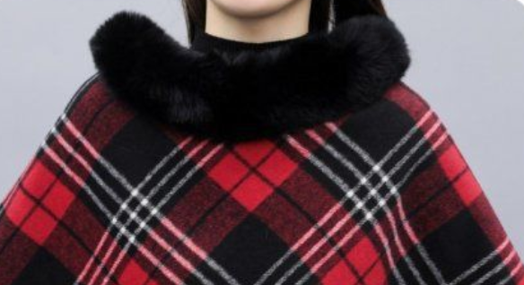 レディース アウター 上着 ファー ポンチョ ショート 膝上 ミドル丈 ハイネック ワイド 裾ワイド フェミニン もこもこ ふわふわ ふっくら フェイクファー かわいい 大人可愛い カジュアル おしゃれ こなれ感 ガーリー 個性的 存在感 キュート 格子柄 チェック 秋 冬 ママ 通勤 学生 学校 通学 デート お出かけ 旅行 女子会 休日 ホテル ショッピング カフェ 普段使い 着回し ゆったり ゆる フリーサイズ レッド ベーシックカラー 秋カラー