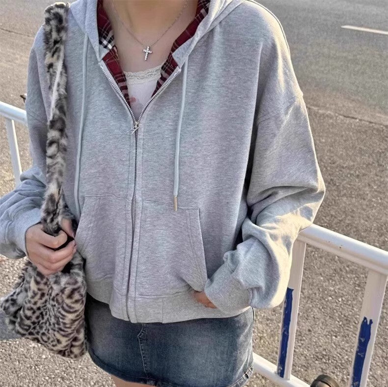 レディース トップス パーカー スウェット 部屋着 羽織 前開き ショート 長袖 フード ファスナー ポケット かわいい シンプル カジュアル おしゃれ かっこいい こなれ感 ラフ ボーイッシュ スポーティー ガーリー カレッジ風 ベーシック アメリカン アクティブ ナチュラル 無地 チェック 春 秋 ロングシーズン ママ 通勤 学生 お出かけ お泊まり アウトドア 旅行 女子会 休日 カフェ ランチ お家時間 韓国 普段使い 定番 S M L XL グレー レッド ネイビー ベーシックカラー
