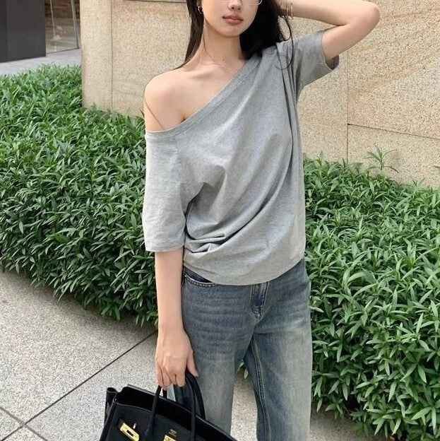 レディース Ｔシャツ オフショルダーＴシャツ オフショルダートップス オフショルＴシャツ トップス カットソー プルオーバー オフショルデザイン 半袖 かわいい 大人可愛い シンプル カジュアル おしゃれ かっこいい こなれ感 ラフ ルーズ 主役級 存在感 抜け感 ナチュラル 無地 春 夏 デート お出かけ リゾート 旅行 海 プール 公園 女子会 休日 ショッピング カフェ お家時間 体型カバー 普段使い 着回し 定番 スタイルアップ スタイリッシュ S M L XL グレー ブラック ネイビーブルー