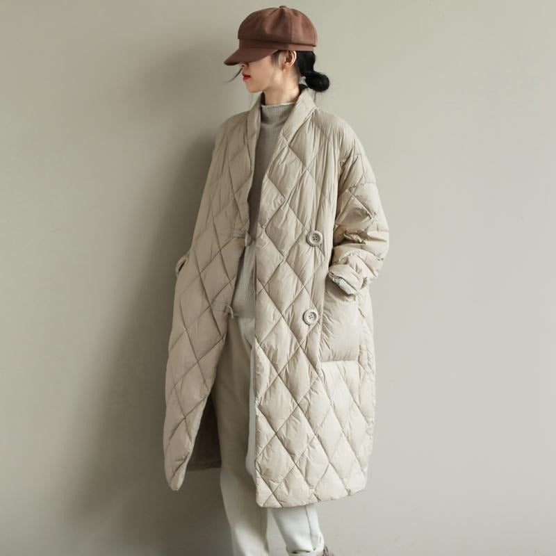 レディース アウター 上着 中綿コート キルティング ロング Vネック ワイド フェミニン ポケット 前開き ボタン 大人可愛い シンプル カジュアル おしゃれ こなれ感 ラフ ルーズ 主役級 存在感 抜け感 ナチュラル リラックス 無地 秋 冬 デート お出かけ アウトドア キャンプ 公園 女子会 休日 ショッピング カフェ 散歩 重ね着 暖かい 防寒 体型カバー 普段使い 着回し レイヤード スタイリッシュ スタイルアップ L XL 2XL ブラック ベージュ カーキ レッド