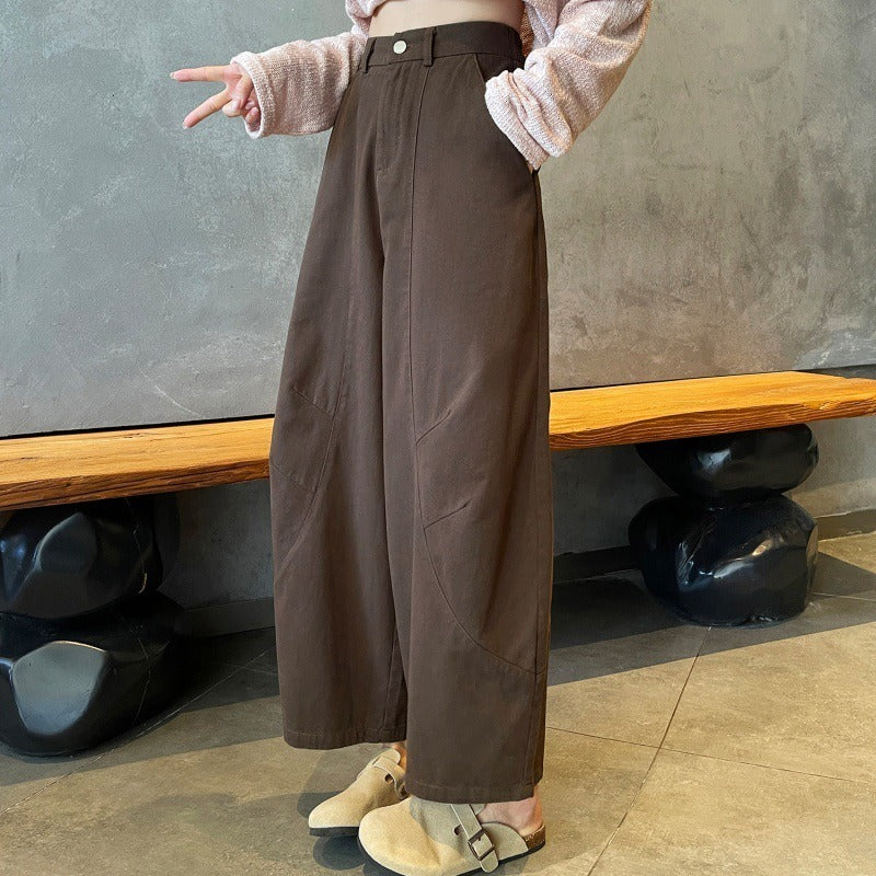 レディース ボトムス パンツ コットンパンツ ワイドパンツ カーブパンツ ワイドカーブパンツ コットン ボリューム ワイド ファスナー ポケット ハイウエスト 綿 かわいい 大人可愛い シンプル カジュアル おしゃれ かっこいい こなれ感 ラフ ルーズ 主役級 存在感 抜け感 キュート ベーシック ナチュラル 無地 デート お出かけ 女子会 休日 ショッピング カフェ 体型カバー 美脚 脚長 普段使い 着回し スタイルアップ スタイリッシュ XS S M L XL 2XL 3XL