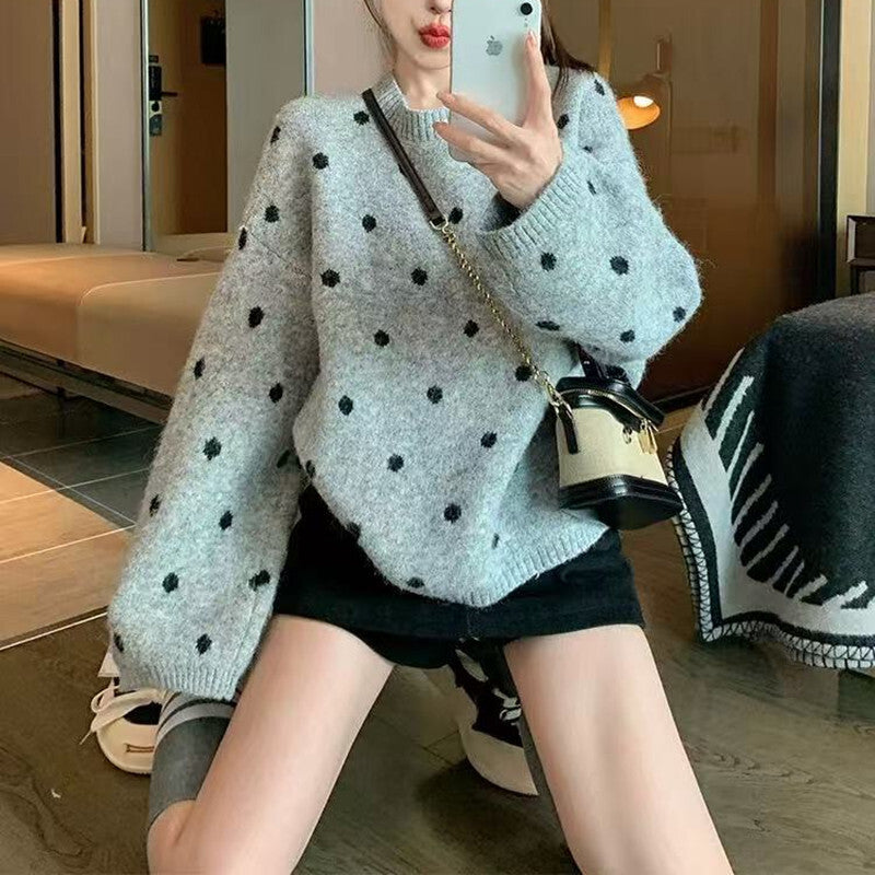 レディース トップス ニット セーター 長袖 ラウンドネック フェミニン かわいい 大人可愛い きれいめ シンプル カジュアル おしゃれ レトロ こなれ感 ガーリー 主役級 存在感 キュート ドット柄 水玉 秋 冬 デート お出かけ 公園 女子会 休日 韓国 オルチャン 暖かい 普段使い 着回し モテ 清楚 ゆったり ゆる フリーサイズ グレー アプリコット