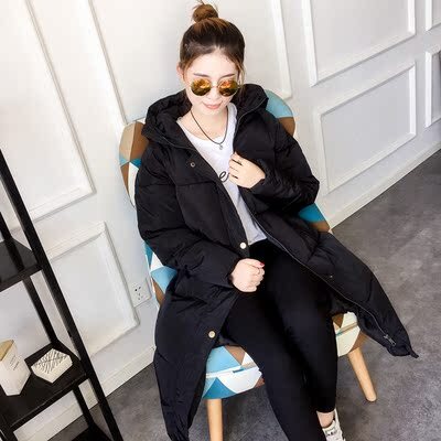 レディース ジャケット ダウン アウター 上着 ロングコート 膝下 ロング 長袖 フード ストレート Iライン 前開き ボタン レザー フェイクレザー 大人可愛い シンプル カジュアル おしゃれ かっこいい こなれ感 個性的 主役級 存在感 都会的 無地 秋 冬 入学式 ロングシーズン ママ 通勤 通学 デート お出かけ 旅行 公園 女子会 合コン 韓国 オルチャン 暖かい 防寒 体型カバー 普段使い 着回し モテ トレンド インスタ映え S M L XL 2XL 大きいサイズ 黒 ブラック グレー