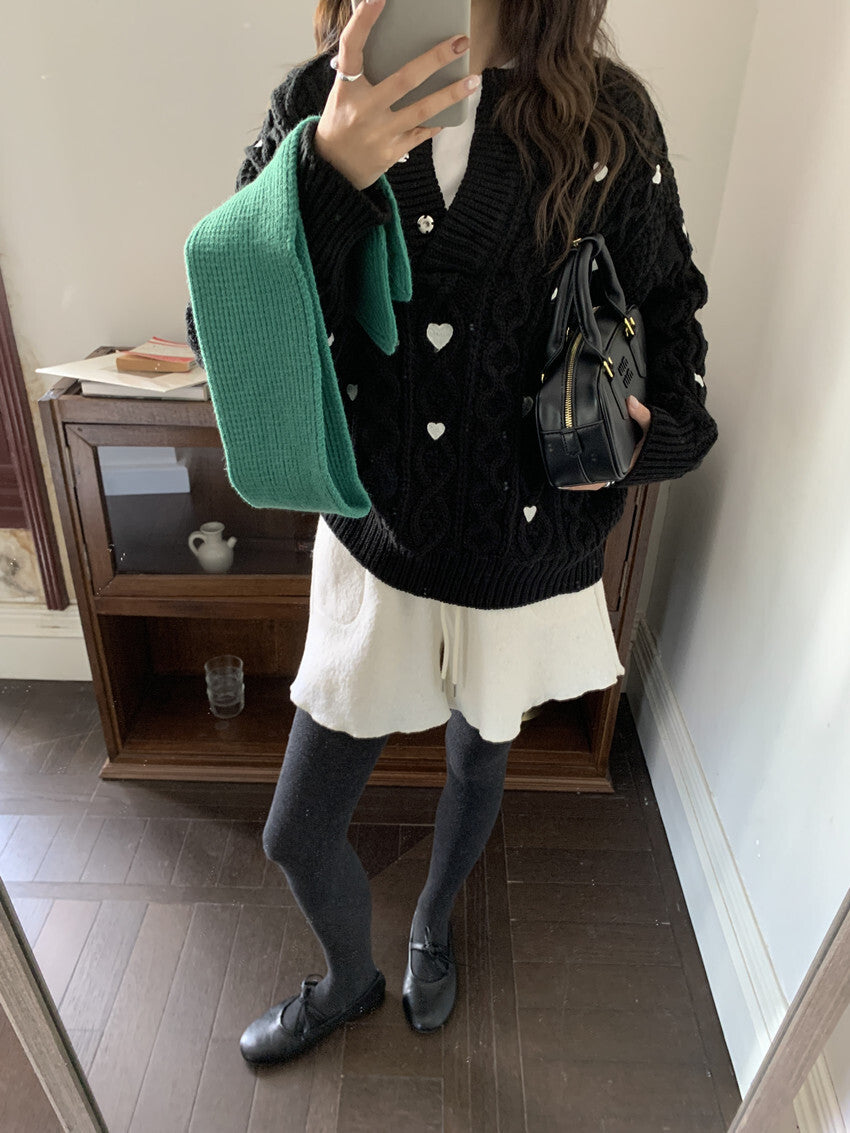 レディース トップス ニット セーター ミディアム 長袖 ヘンリーネック オーバーサイズ フェミニン かわいい 大人可愛い シンプル カジュアル おしゃれ こなれ感 ラフ ガーリー ルーズ 個性的 存在感 キュート ナチュラル ケーブル柄 ハート柄 秋 冬 ママ 通勤 学生 学校 部活 デート お出かけ お泊まり アウトドア 旅行 公園 女子会 休日 ショッピング ライブ カフェ ランチ お家時間 韓国 コーデ 普段使い モテ ゆったり ゆる フリーサイズ ブラック ベージュ ベーシックカラー 大人カラー