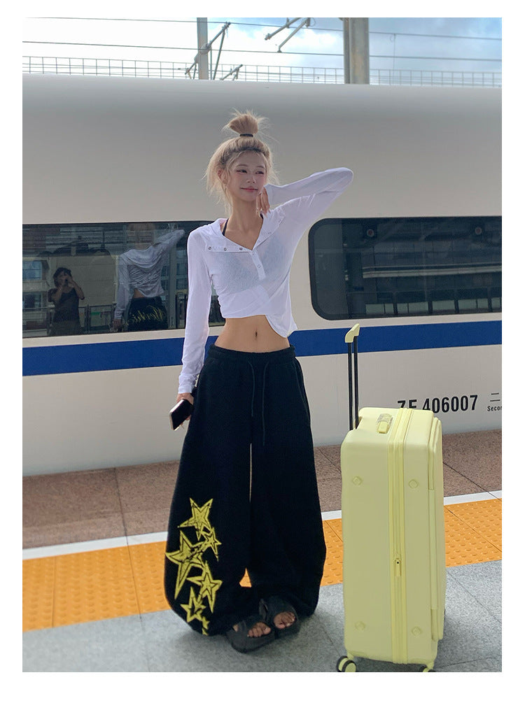 レディース パンツ ボトムス ロング ワイド 裾ワイド ポケット ハイウエスト ウエストゴム おしゃれ かっこいい エスニック エキゾチック こなれ感 メンズライク マニッシュ ボーイッシュ 個性的 主役級 存在感 抜け感 ロゴ 春 夏 秋 冬 ロングシーズン ママ デート お出かけ アウトドア キャンプ 旅行 公園 合コン 韓国 オルチャン 暖かい 防寒 体型カバー 普段使い モテ 清楚 インスタ映え 定番 S M L XL 2XL ゆったり ゆる 黒 ブラック グレー