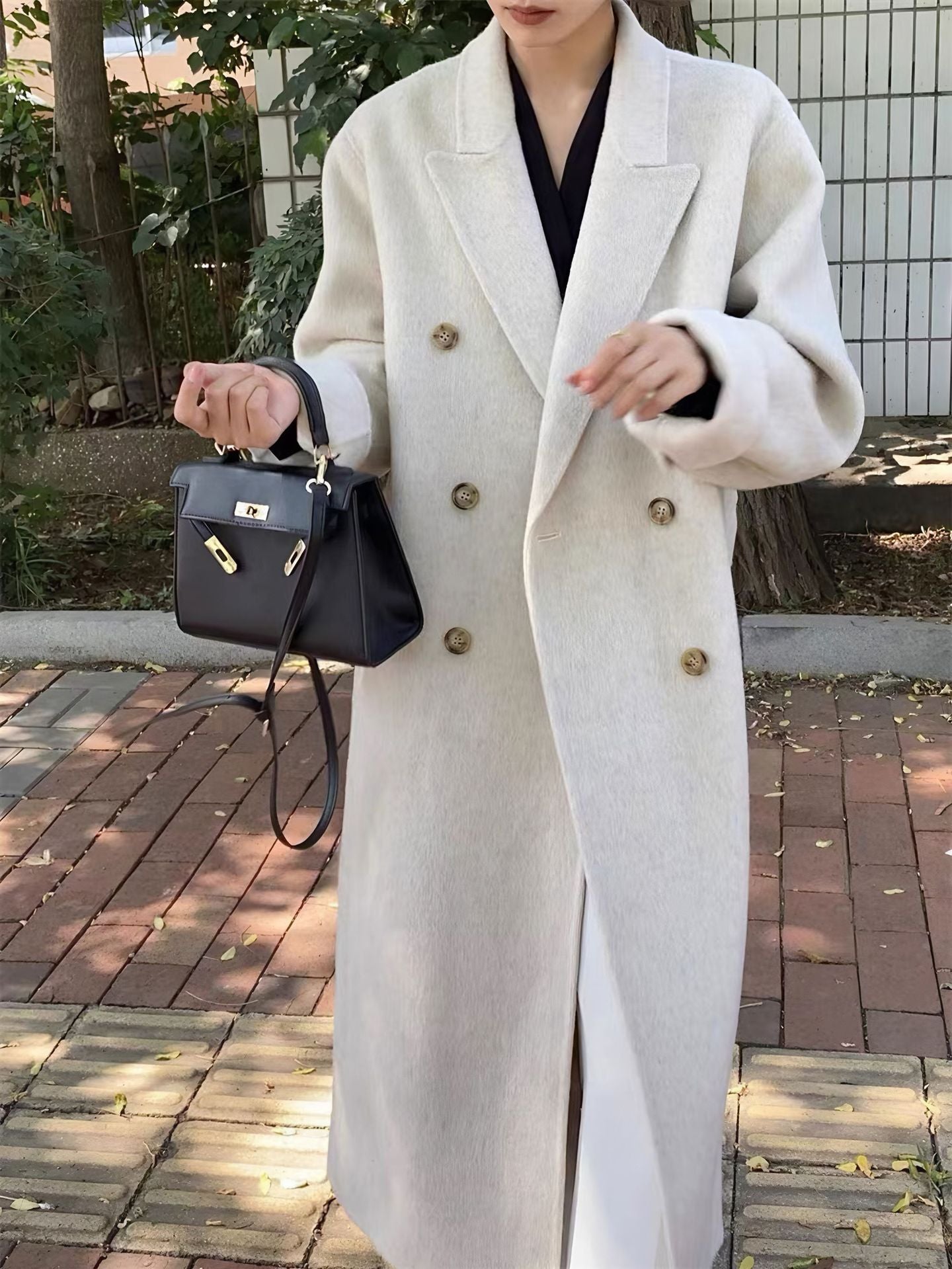 レディース コート アウター 上着 ロングコート ダブルボタン ロング 長袖 Vネック Iライン かわいい 大人可愛い きれいめ シンプル カジュアル 上品 おしゃれ こなれ感 モード系 主役級 存在感 抜け感 都会的 無地 秋 冬 通勤 デート お出かけ お泊まり パーティー イベント リゾート 旅行 レストラン 女子会 休日 バカンス ホテル ショッピング カフェ 暖かい 防寒 体型カバー 普段使い S M 白 ホワイト 黒 ブラック 茶色 ブラウン グレー