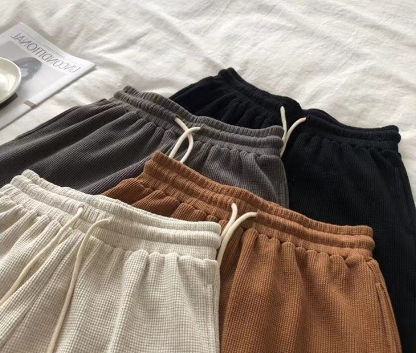 レディース パンツ ボトムス ルームウェア 部屋着 ショートパンツ ワイドパンツ ショート 膝上 フェミニン ポケット ハイウエスト ウエストゴム ドロスト アメカジ 大人可愛い きれいめ シンプル カジュアル 上品 おしゃれ こなれ感 ラフ 抜け感 ベーシック 無地 春 夏 学生 学校 通学 部活 お出かけ お泊まり リゾート 海 ビーチ 公園 休日 ショッピング お家時間 脚長 普段使い 着回し 定番 M L XL 2XL 大きいサイズ ゆったり 黒 ブラック ライトグレー ダークグレー キャラメル