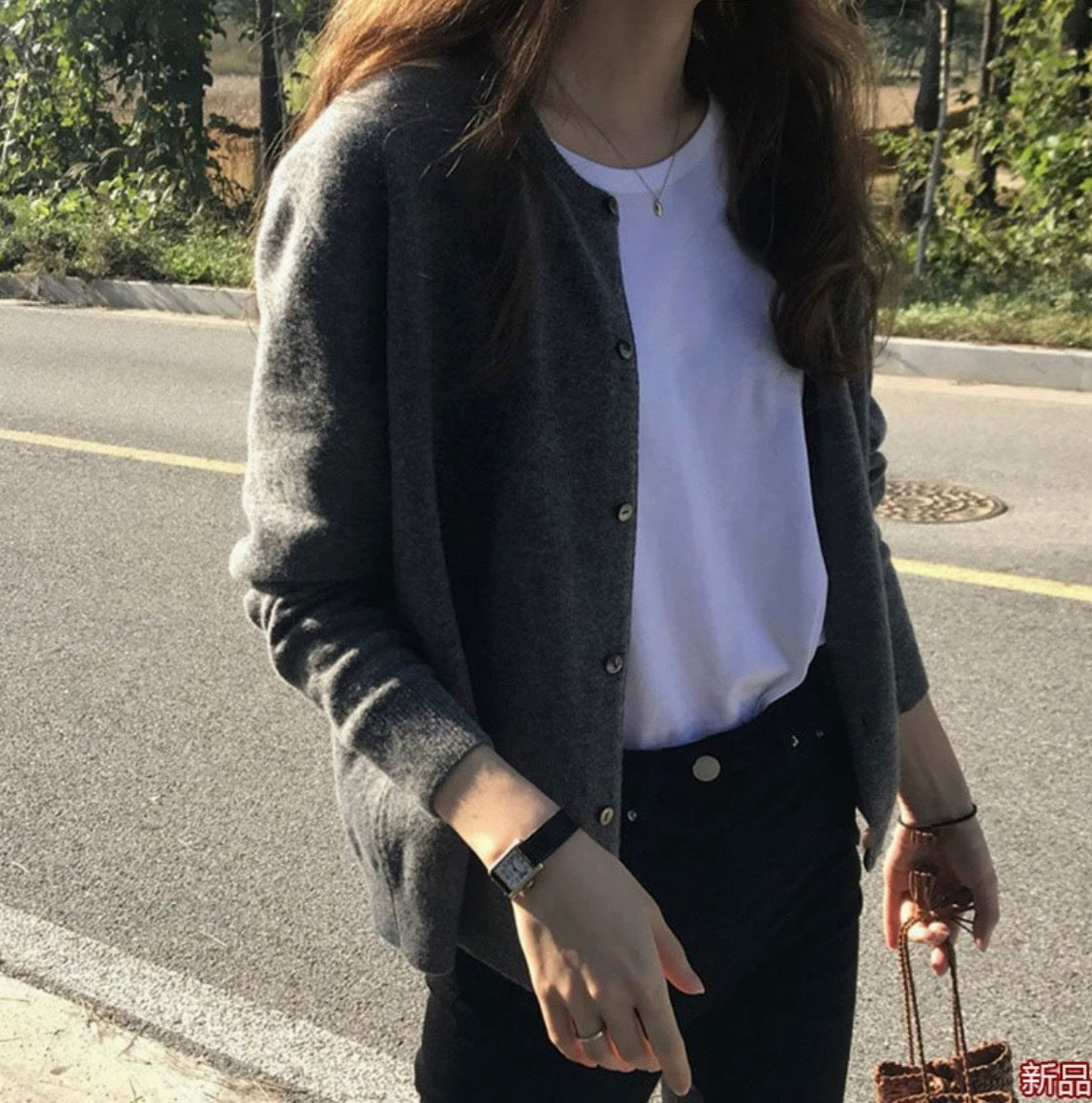 レディース トップス ニット カーディガン  デート 上着 ミディアム丈 袖あり 長袖 ラウンドネック クルーネック 襟なし フレア スマート 前開き ニット かわいい 大人可愛い きれいめ シンプル カジュアル 上品 おしゃれ お洒落 レトロ 大人女子 こなれ感 ラフ ラブリー キュート ガーリー 個性的 クール モード系 エレガント モダン 主役級 存在感 抜け感 お出かけ 女子会 休日 旅行 着回し 普段使い ファッション コーデ スタイル モテ 定番 トレンド インスタ映え 色展開