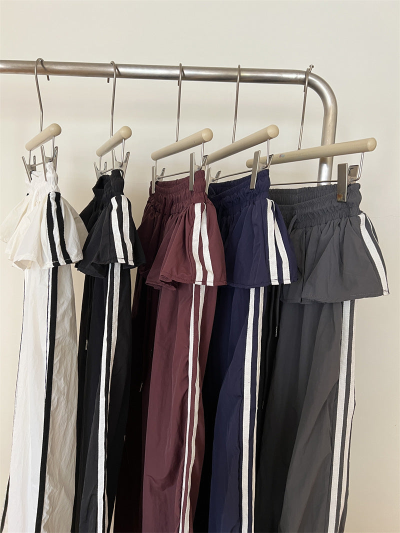 レディース パンツ ボトムス ロングパンツ ロング ワイド フレア ストレート Iライン フリル ポケット ハイウエスト ウエストゴム 薄手 大人可愛い シンプル カジュアル おしゃれ かっこいい こなれ感 ラフ ボーイッシュ スポーティー 個性的 主役級 存在感 春 夏 秋 冬 ロングシーズン ママ デート お出かけ 旅行 ジム 公園 女子会 合コン 重ね着 韓国 オルチャン 楽ちん 体型カバー 普段使い 着回し レイヤード インスタ映え フリーサイズ 白 ホワイト 黒 ブラック